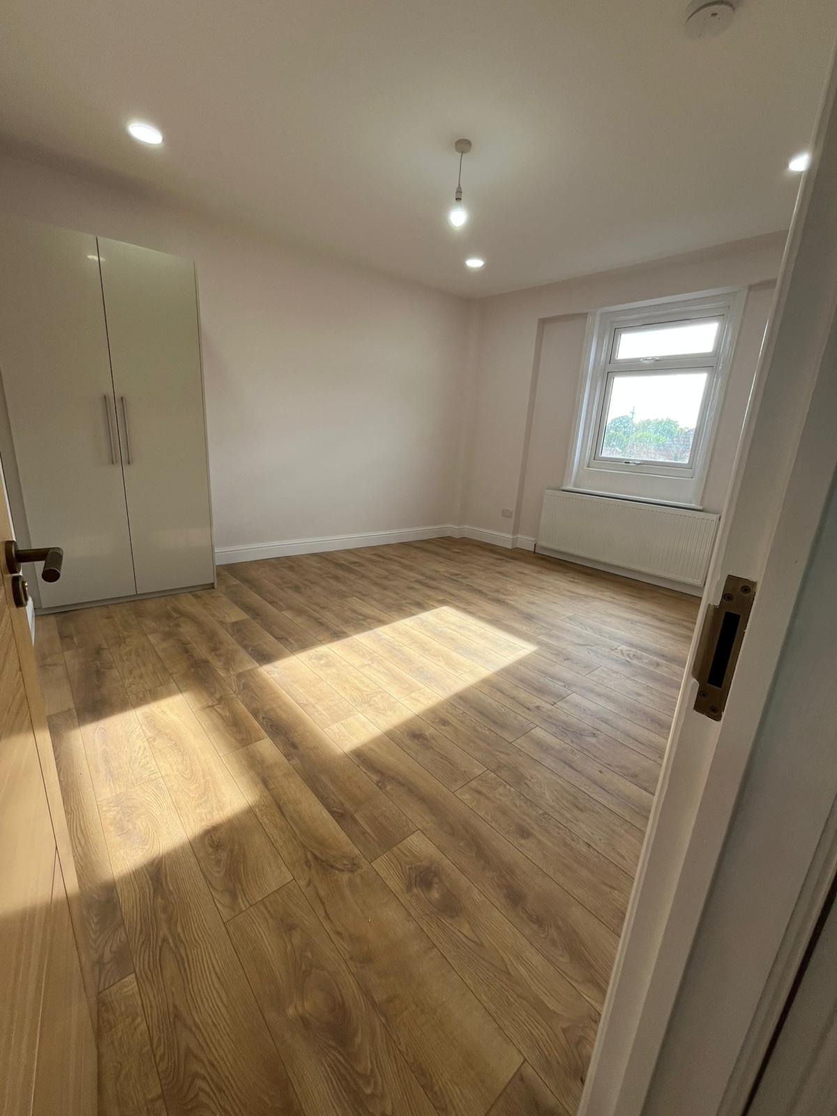 Flat Kensington Avenue in Greater London