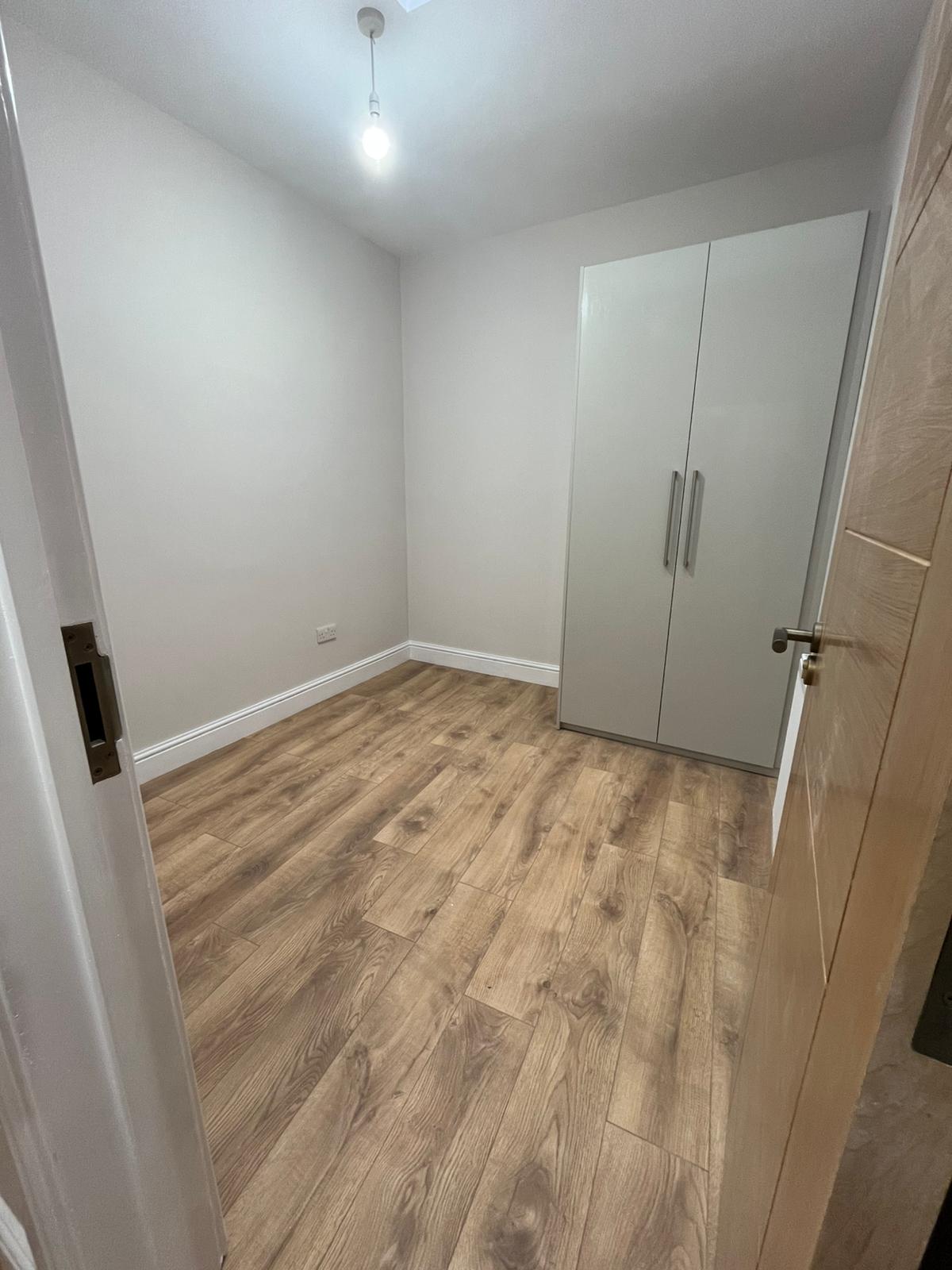 Flat Kensington Avenue in Greater London