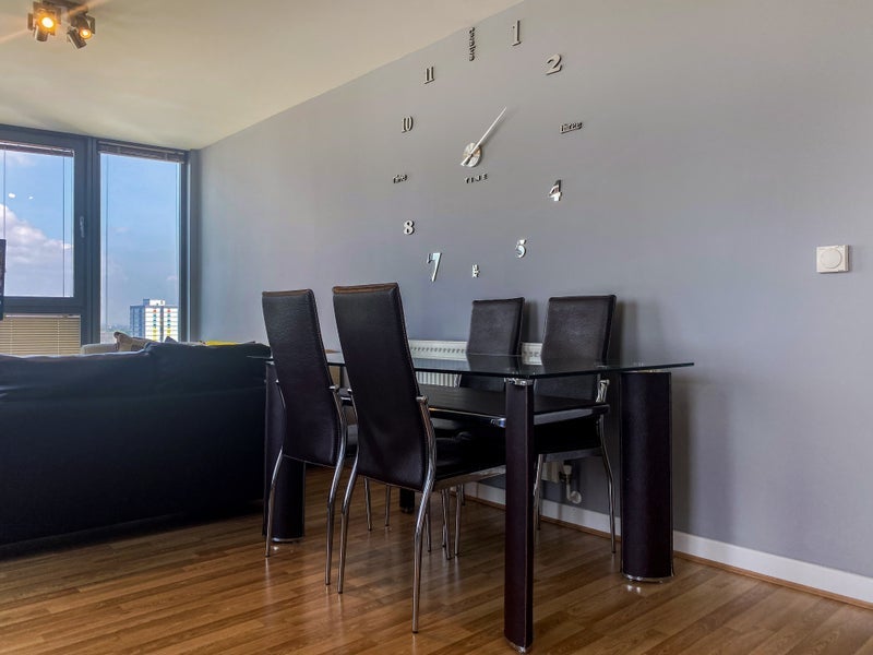 Room High Street in Greater London