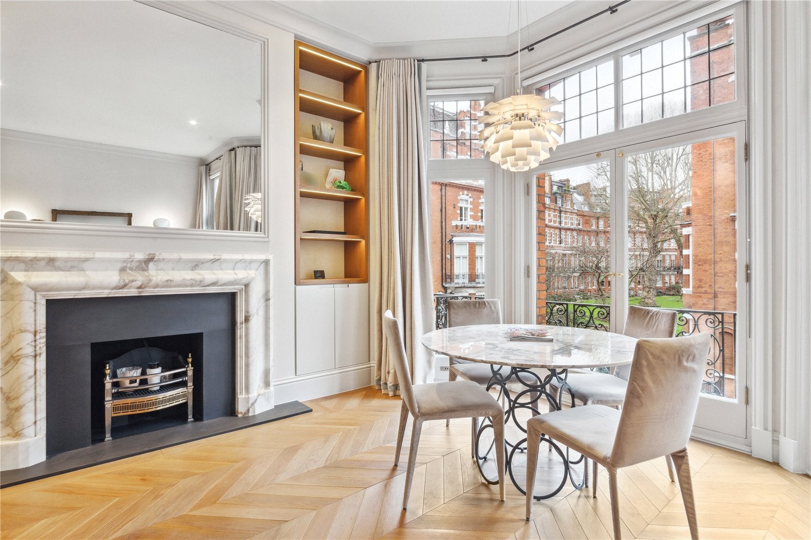 Flat Egerton Gardens in Greater London