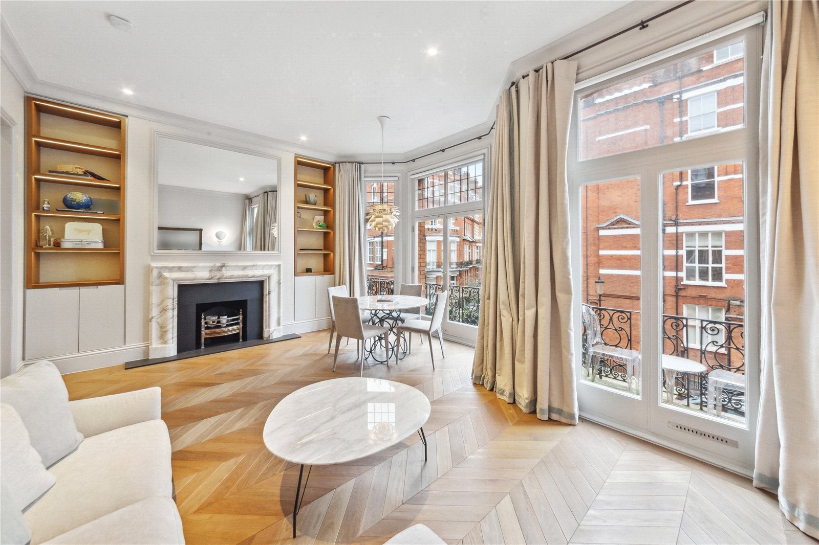 Flat Egerton Gardens in Greater London