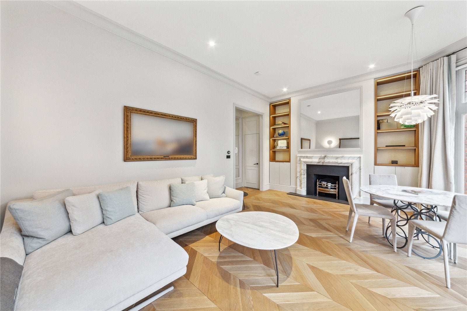 Flat Egerton Gardens in Greater London