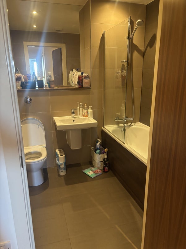Room Sillavan Way in Salford