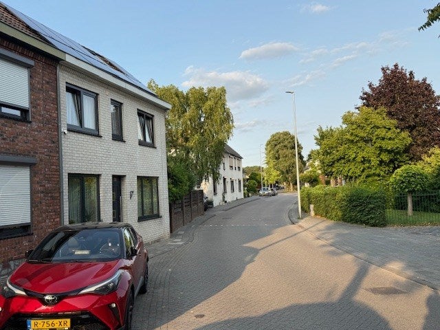 Twee-onder-één-kap te koop: Sint Barbarastraat 68, Heerlen