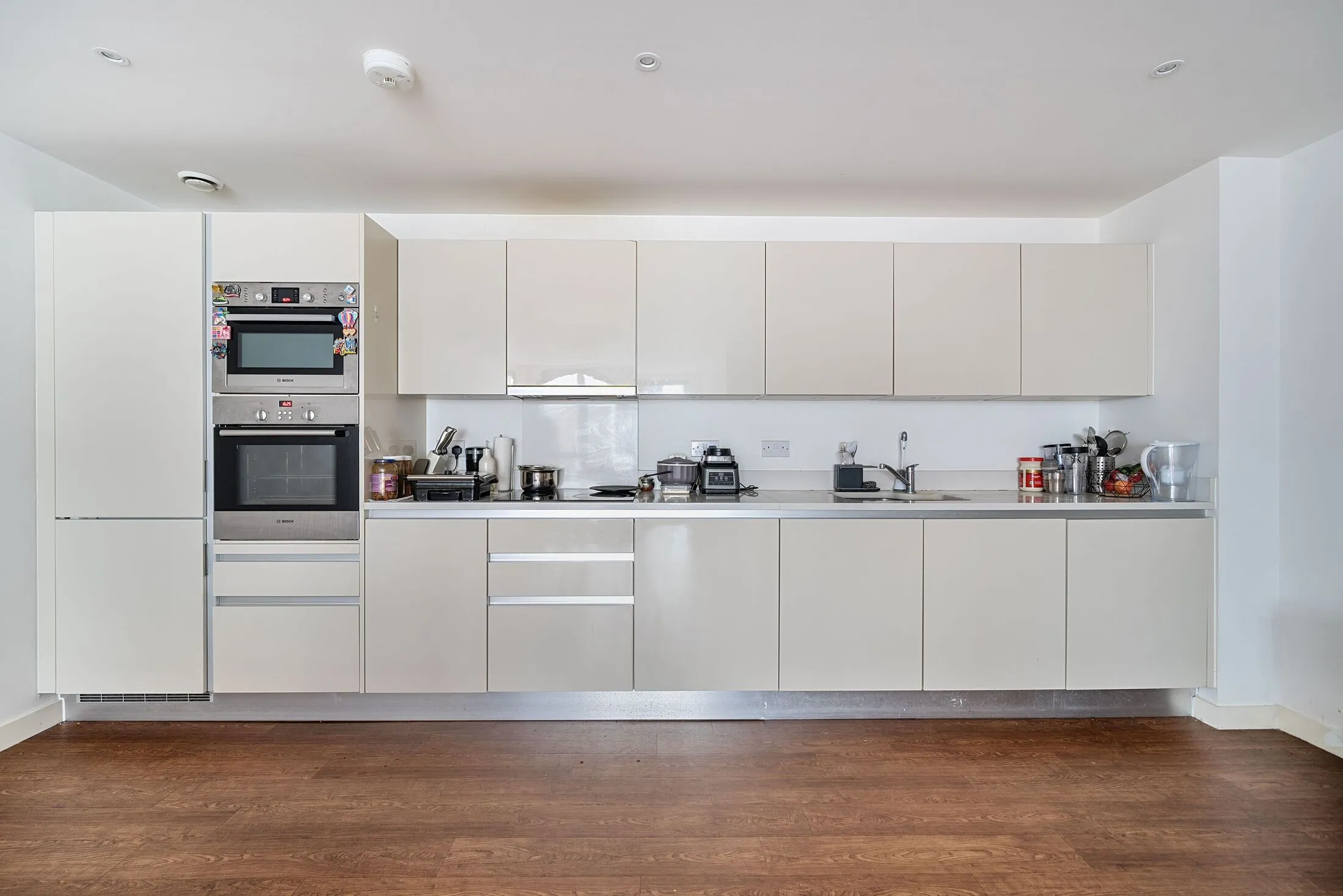 Flat Unwin Way in Greater London