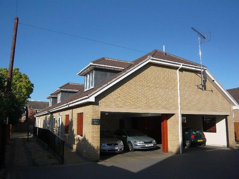 Flat Paston Lane in Peterborough