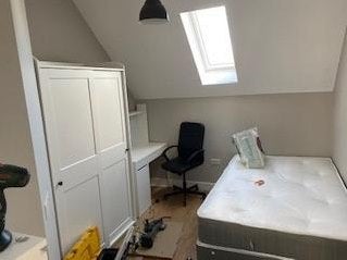 Room Gloucester Road in Patchway
