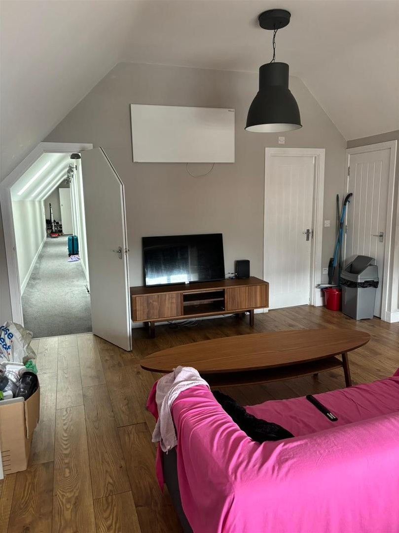 Room Gloucester Road in Patchway