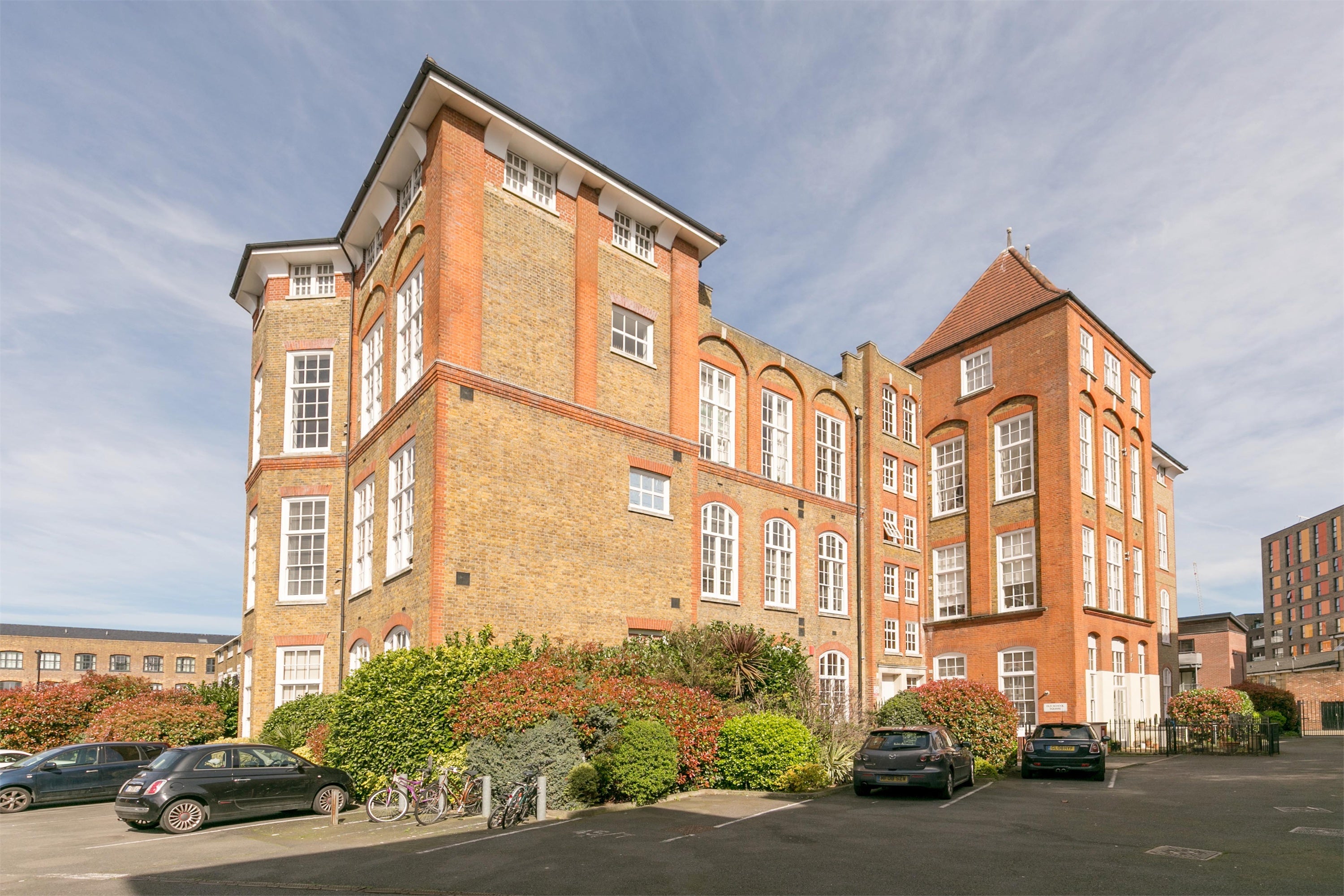 Flat Farrance Street in Greater London