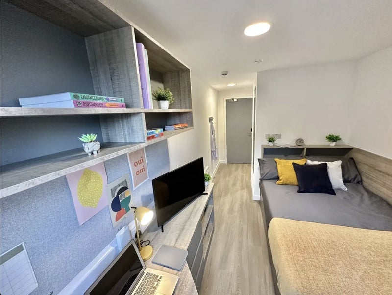 Room Albany Road in Coventry