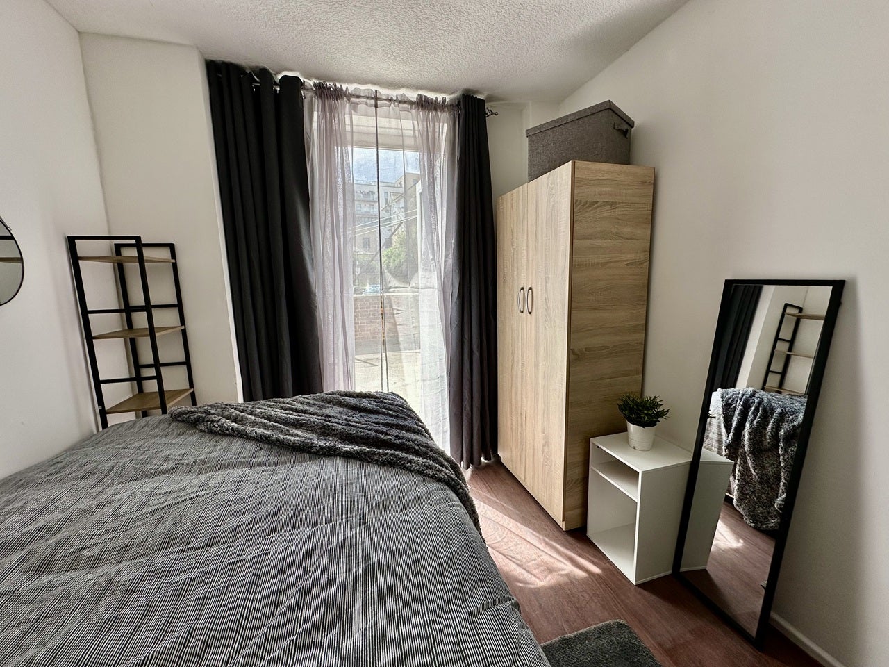 Room Bow Common Lane in Greater London
