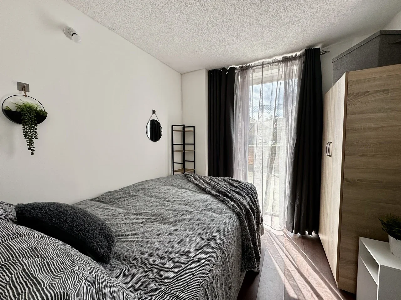 Room Bow Common Lane in Greater London