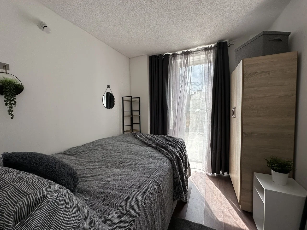 Room Bow Common Lane in Greater London