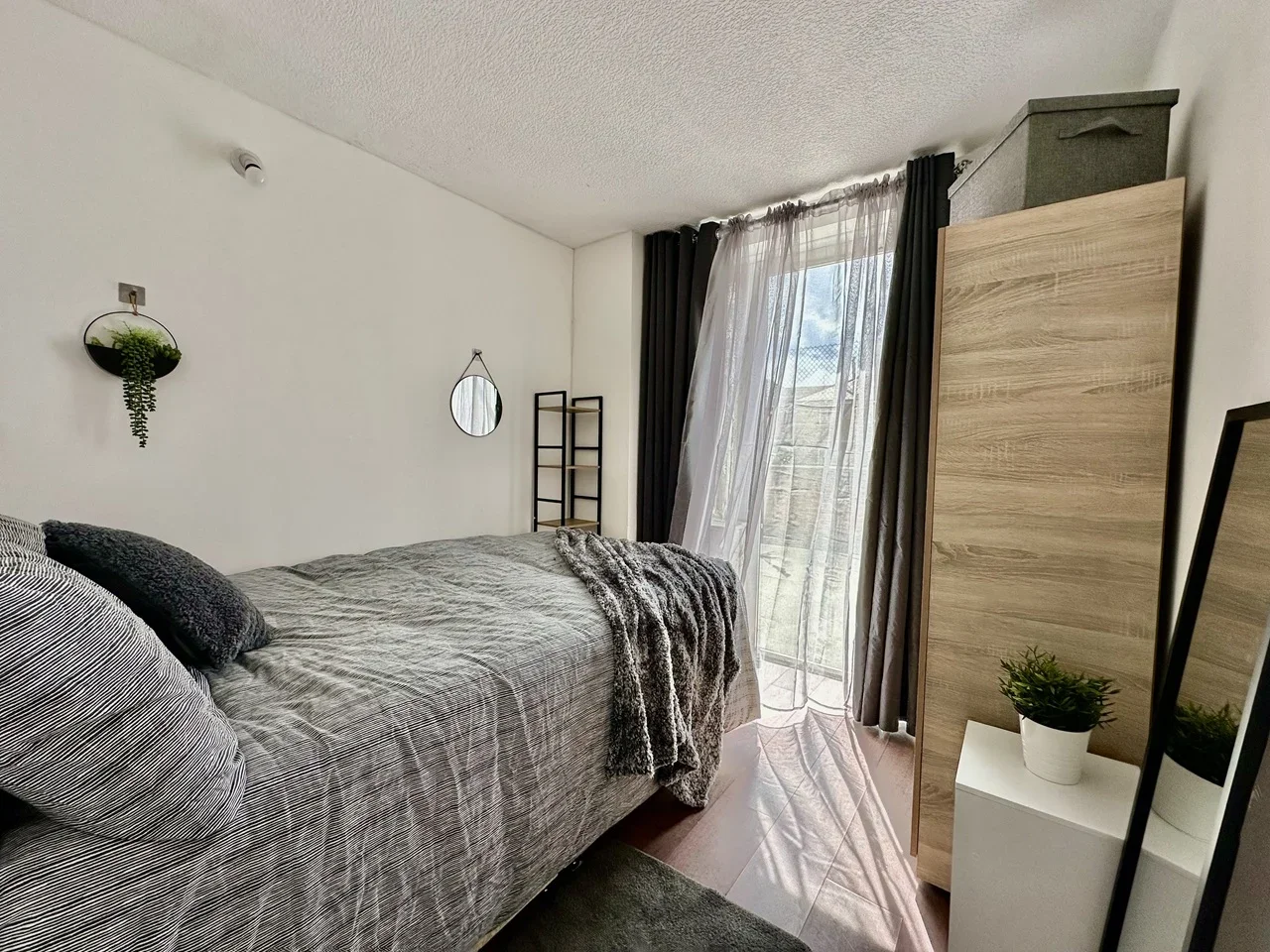 Room Bow Common Lane in Greater London