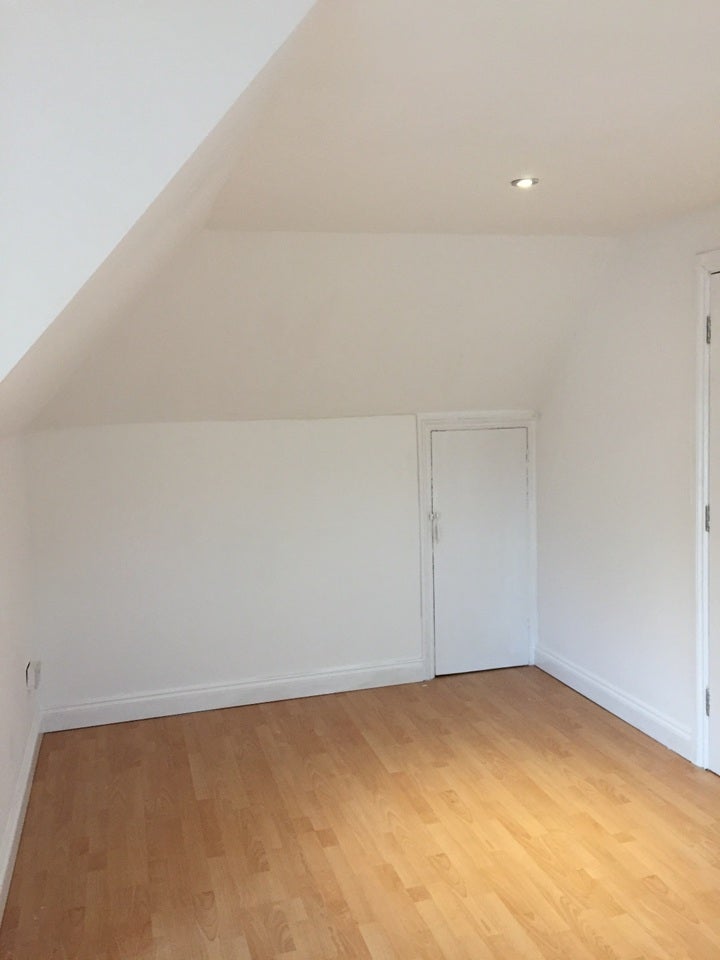 Flat Aylward Road in Greater London