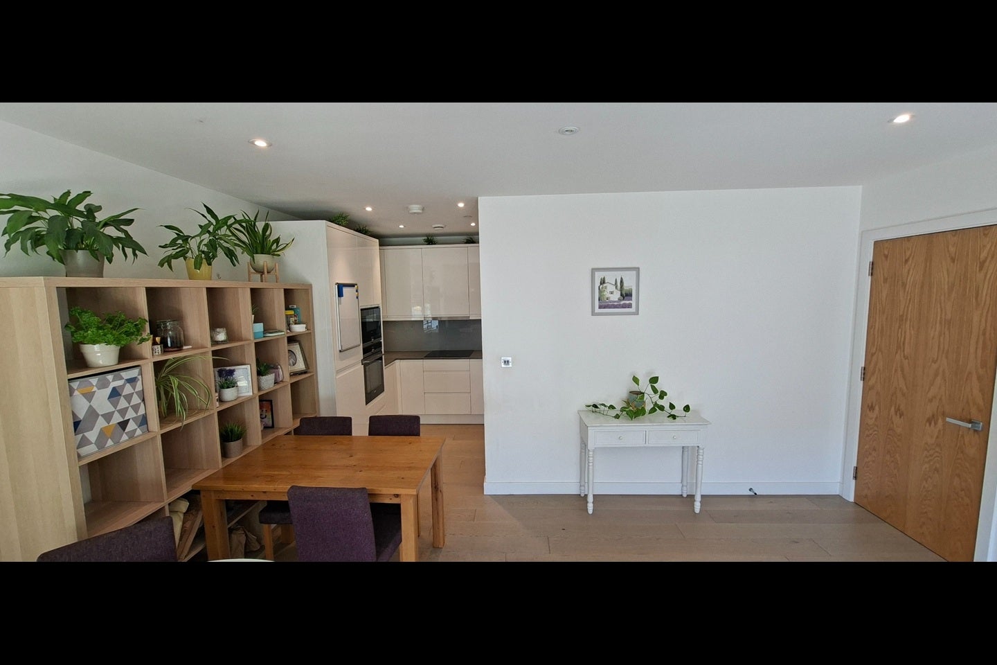 Flat Lismore Boulevard in Greater London