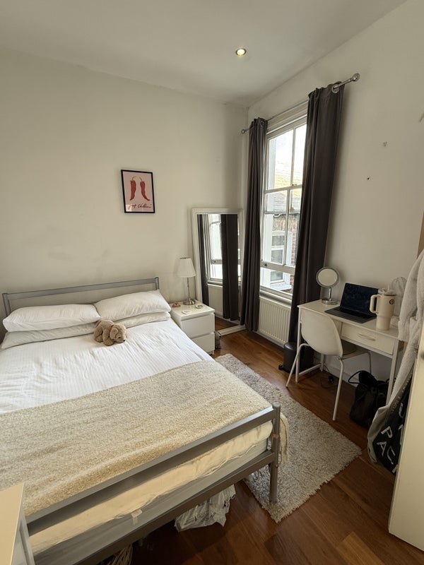 Room Roseneath Road in Greater London
