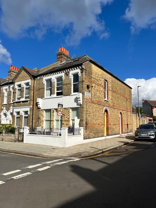 Room Roseneath Road in Greater London