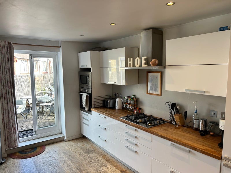 Room Roseneath Road in Greater London