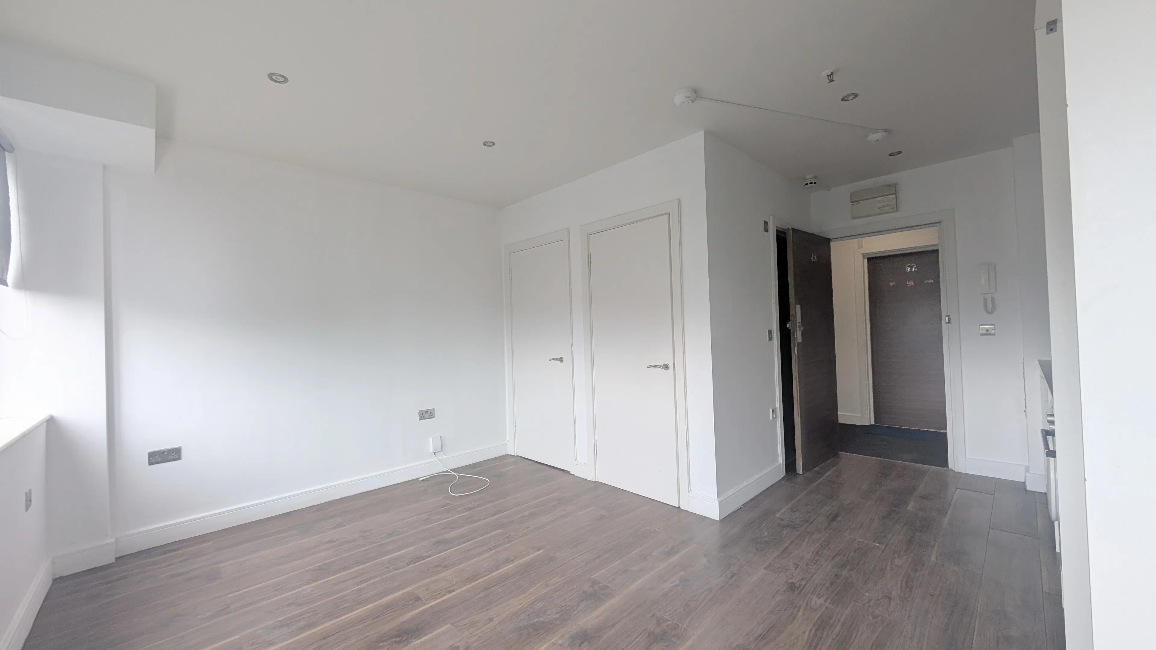 Flat Elmgrove Road in Greater London