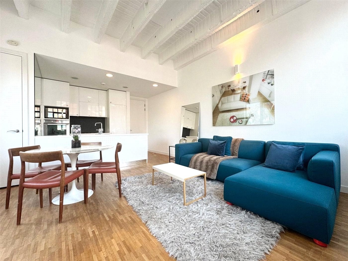 Flat Leather Lane in Greater London