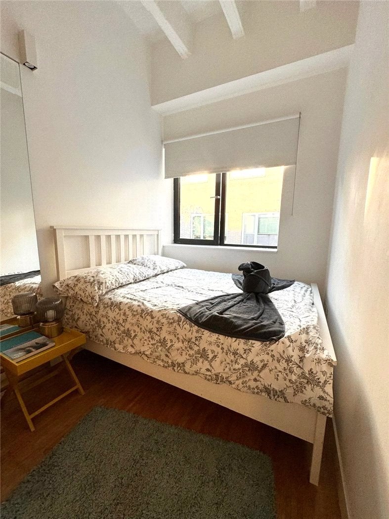 Flat Leather Lane in Greater London
