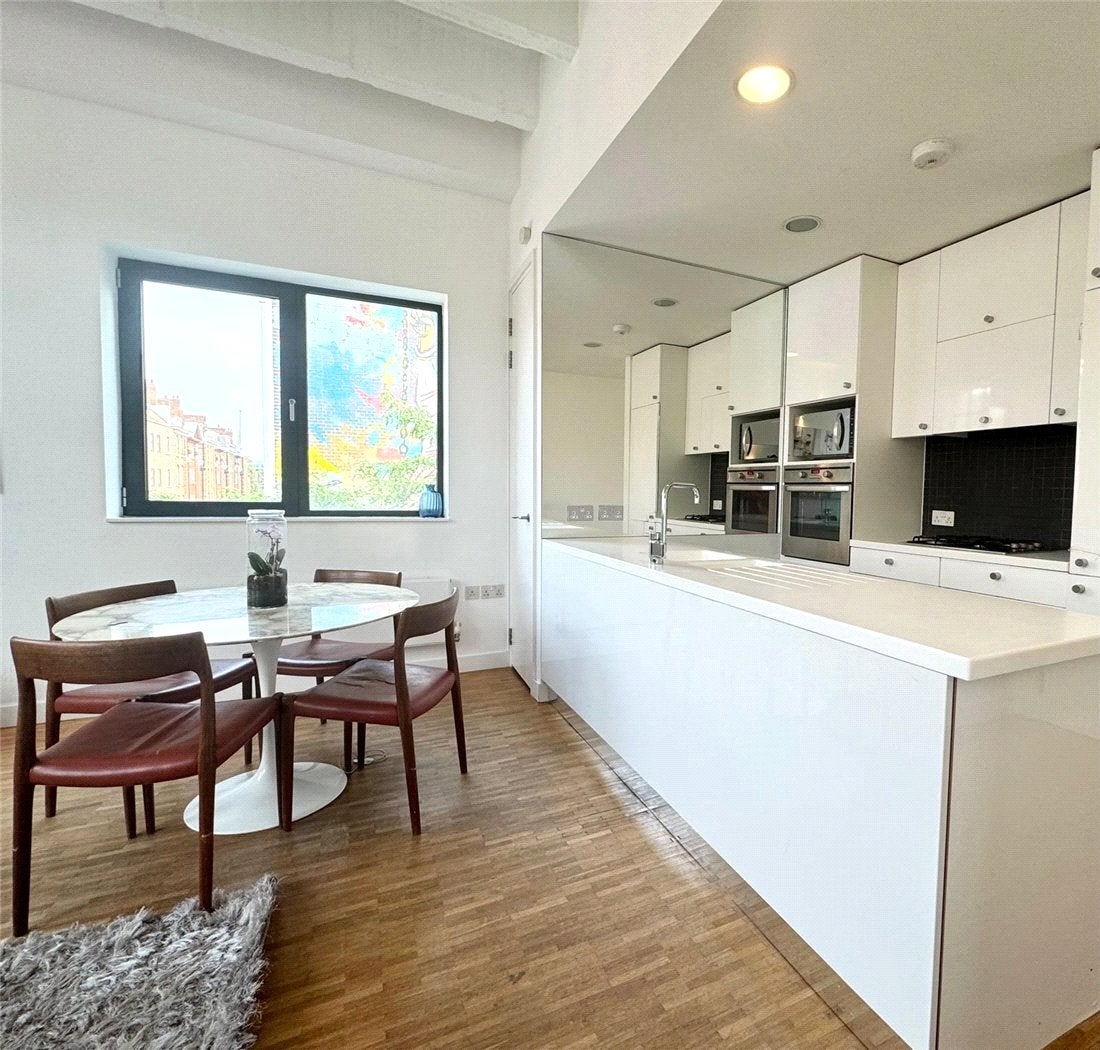 Flat Leather Lane in Greater London