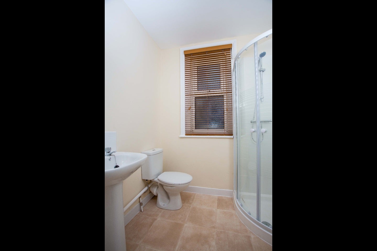Room North End Avenue in Portsmouth