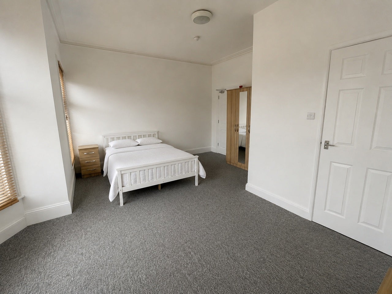 Room North End Avenue in Portsmouth