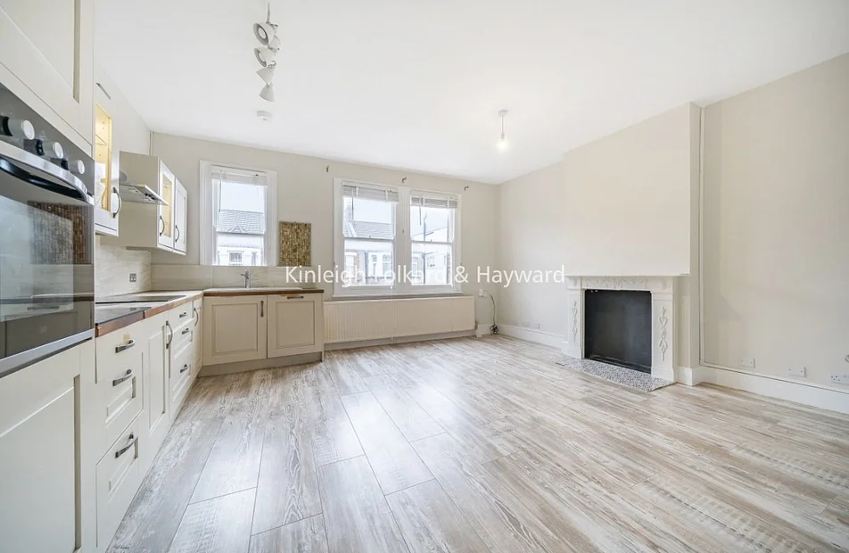 Flat Kingston Road in Greater London