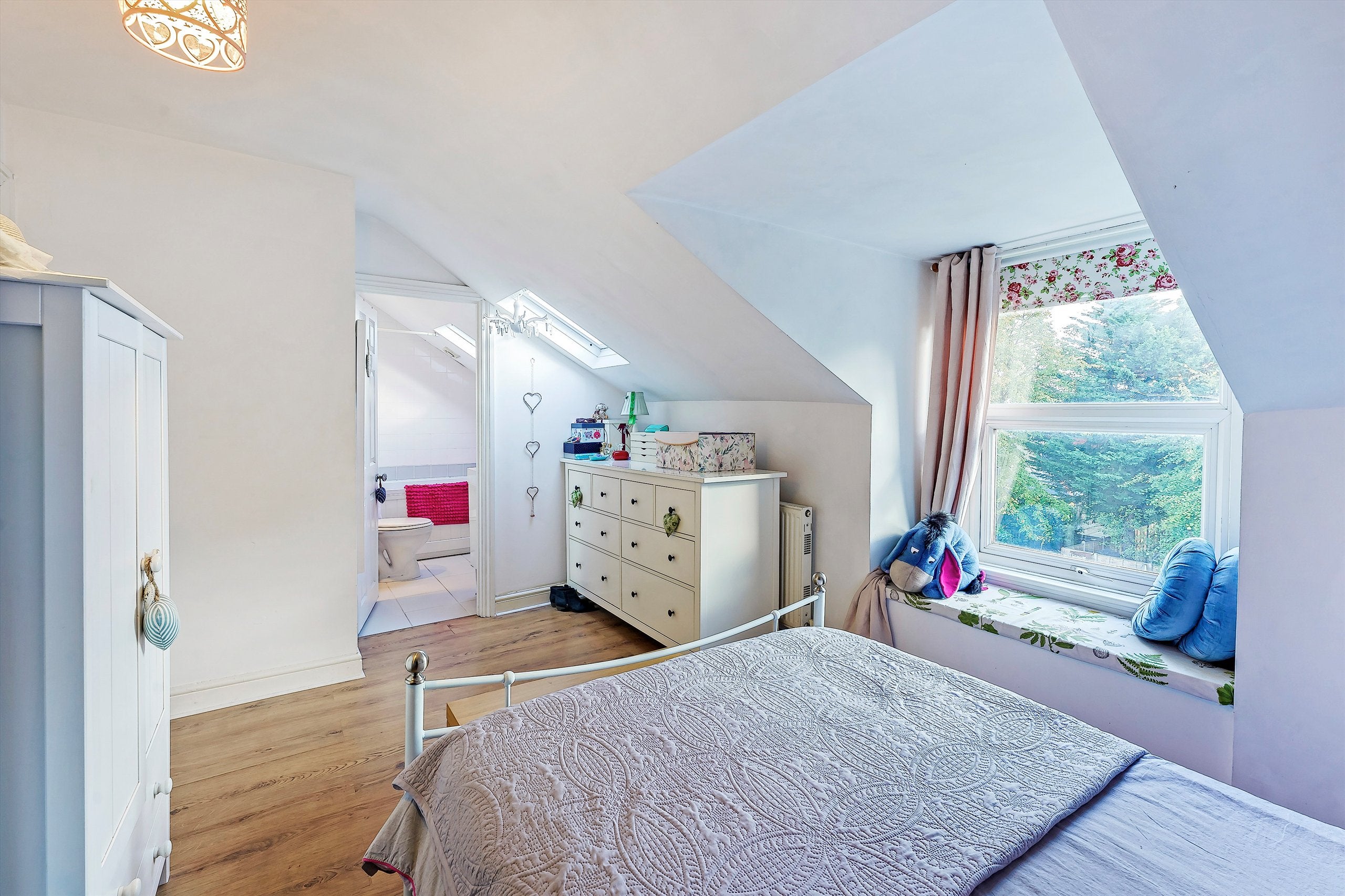 Flat Merton Road in Greater London
