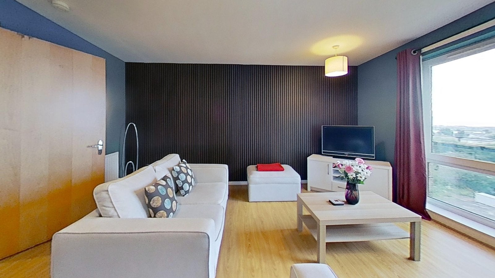Flat Hawkhill Close in City of Edinburgh