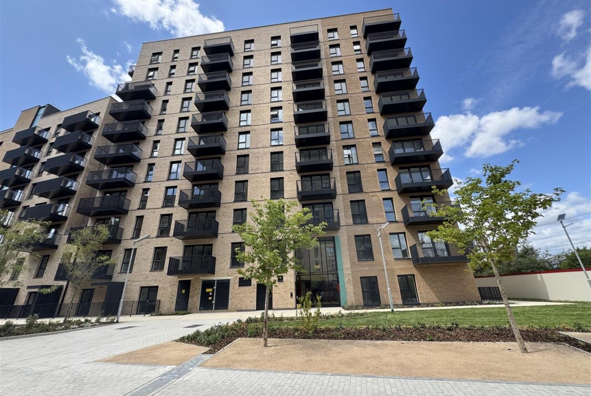 Flat Nestle's Avenue in Greater London