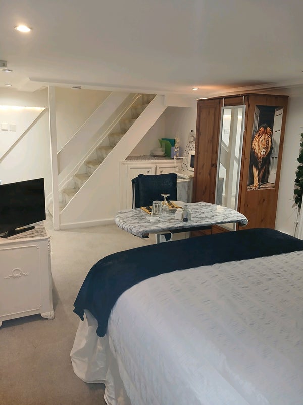 Room St Phillips Avenue in Maidstone
