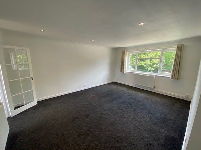 Flat Brampton Court in Maidenhead