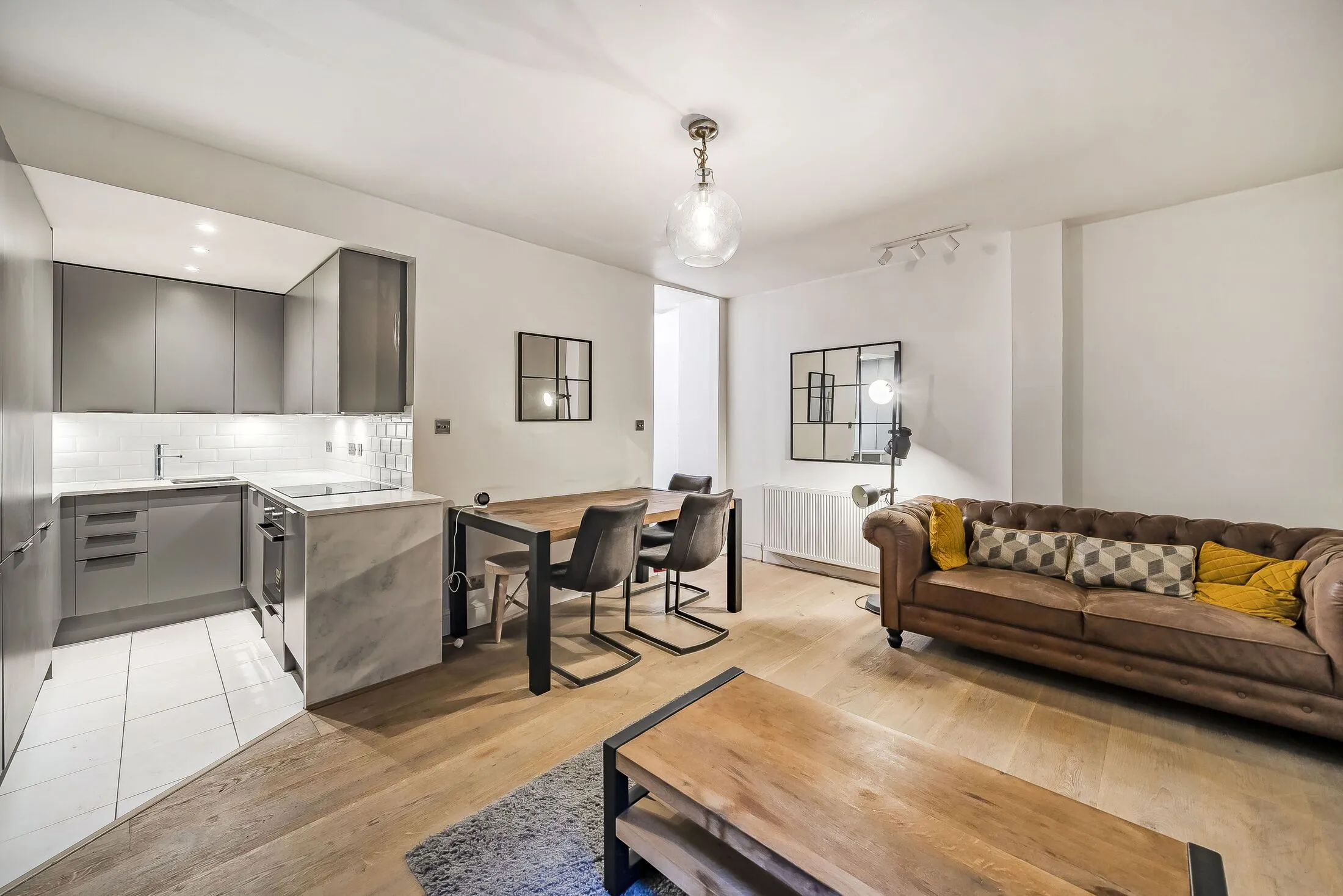 Flat Ashburnham Road in Greater London