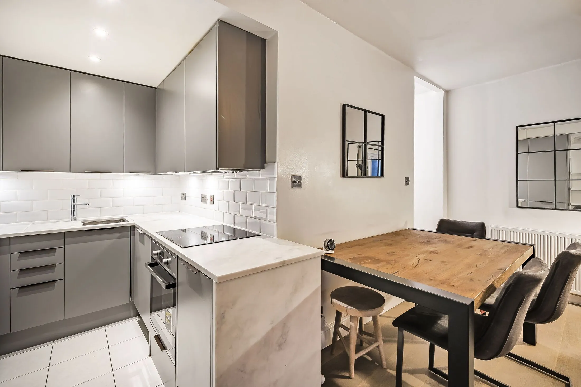 Flat Ashburnham Road in Greater London