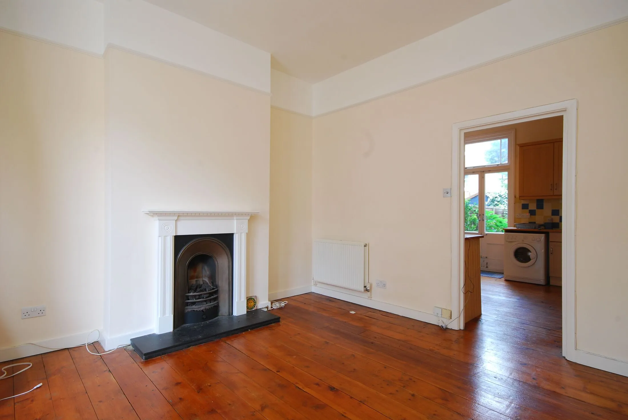 Flat Knoll Road in Greater London