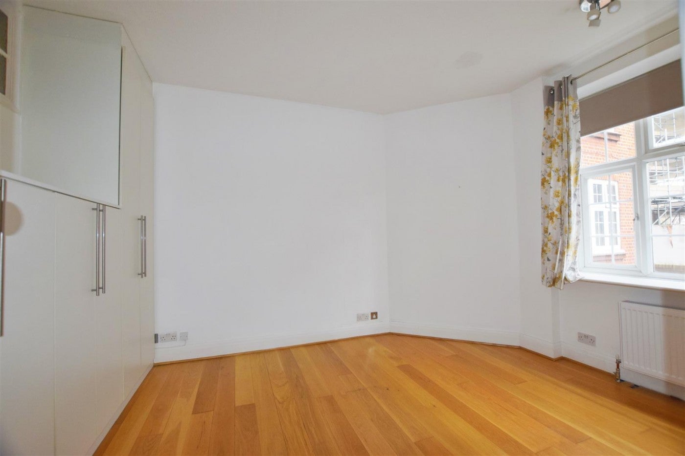 Flat Hendon Way in Greater London