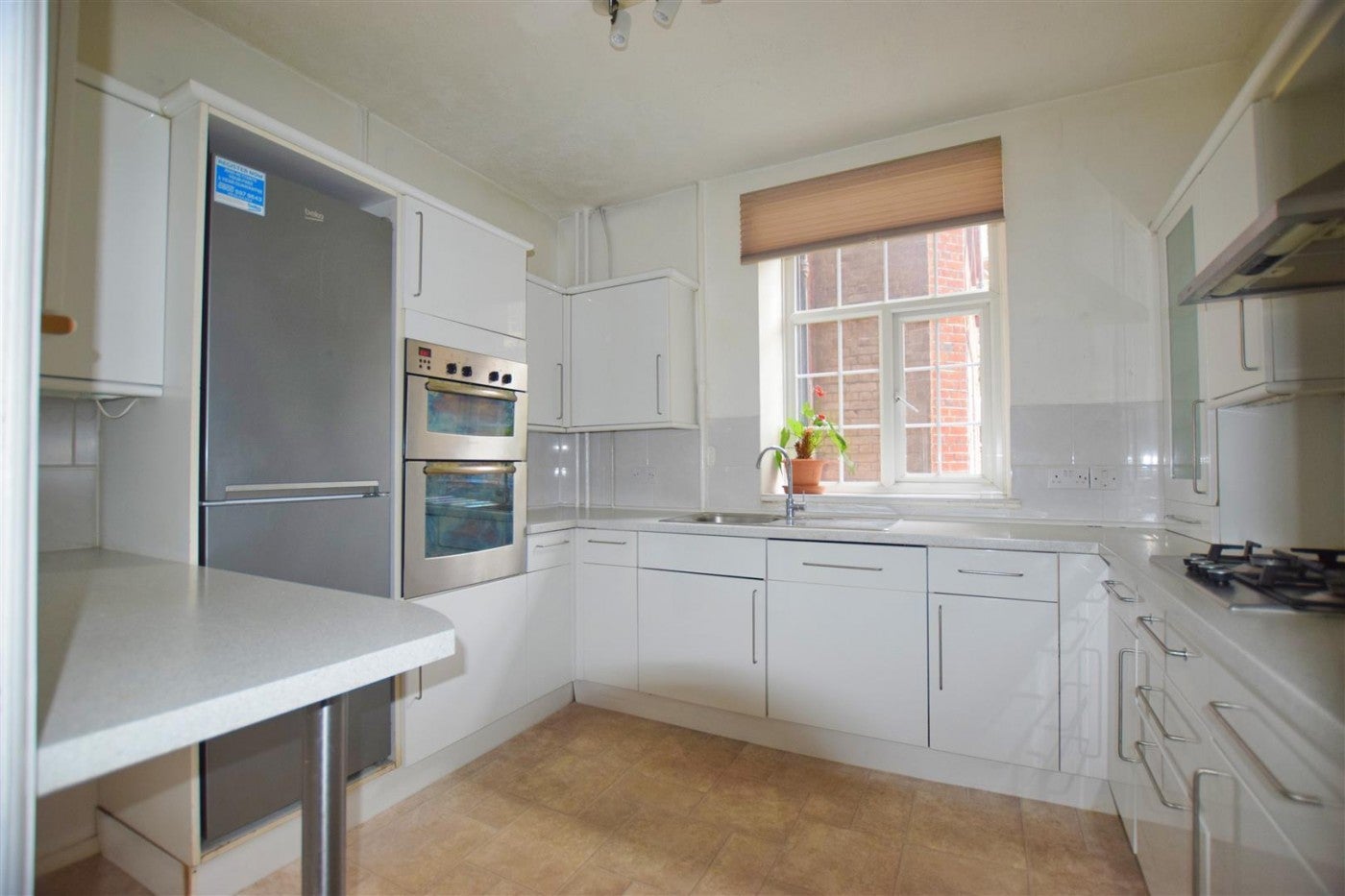 Flat Hendon Way in Greater London