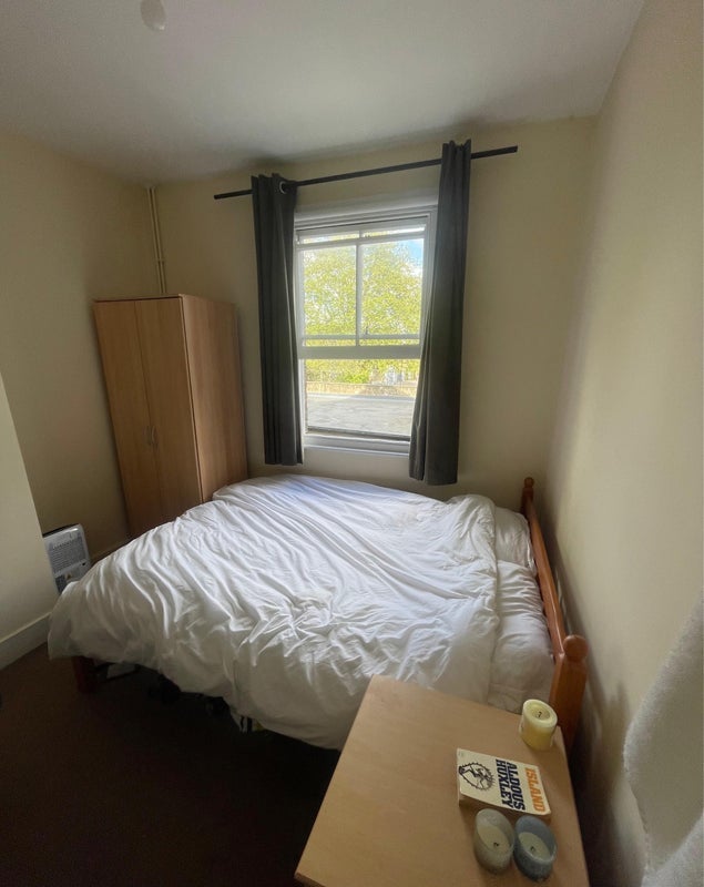 Room Rhoda Street in Greater London
