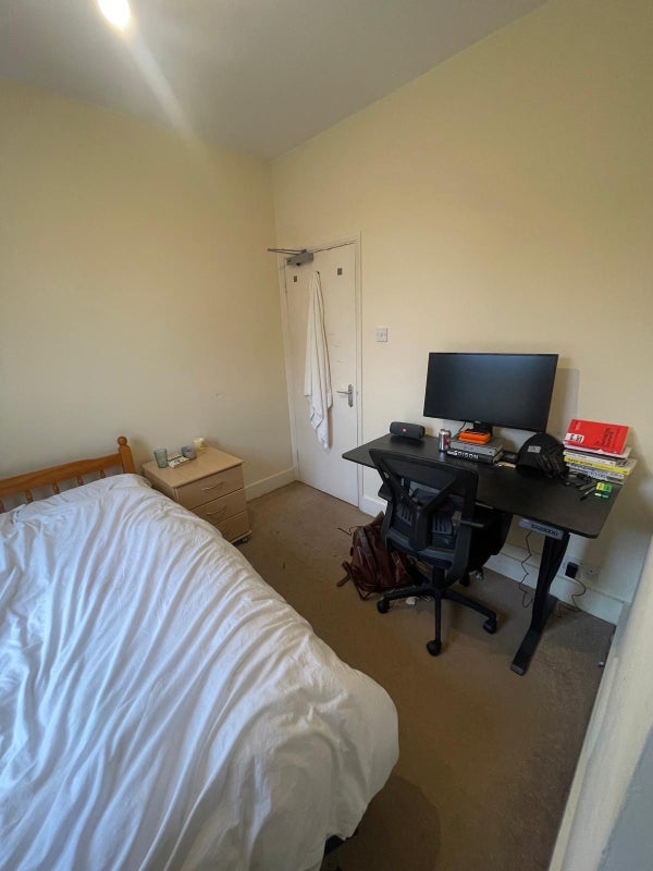 Room Rhoda Street in Greater London