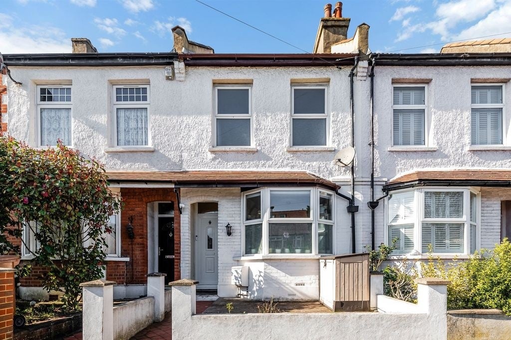 House Benhill Road in Greater London