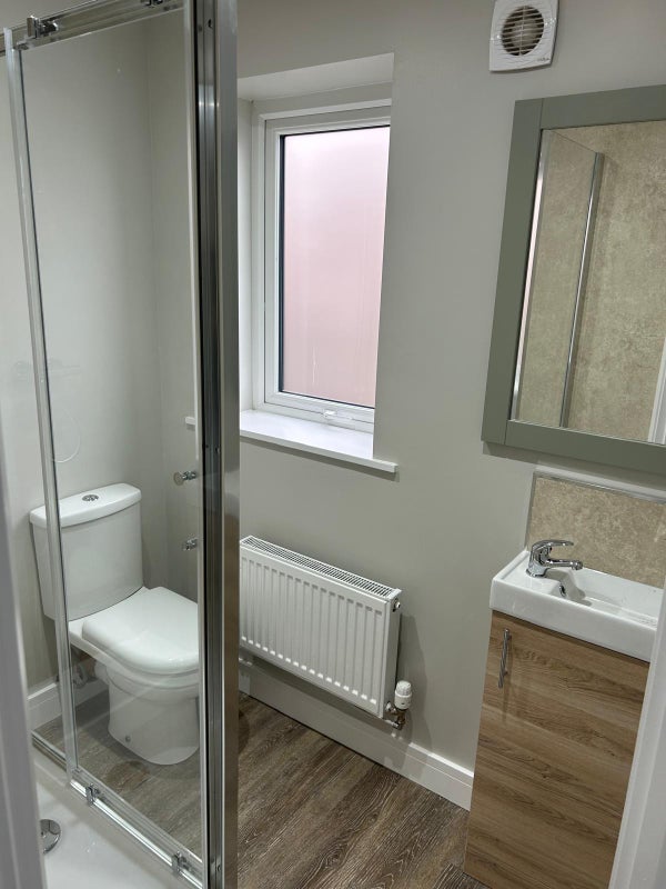 Room Ash Grove in Warrington
