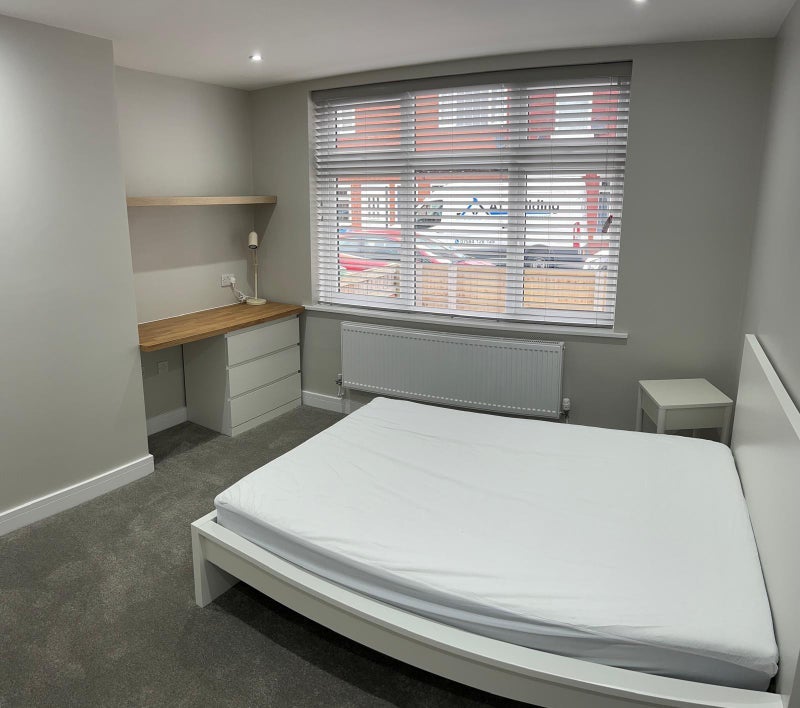 Room Ash Grove in Warrington