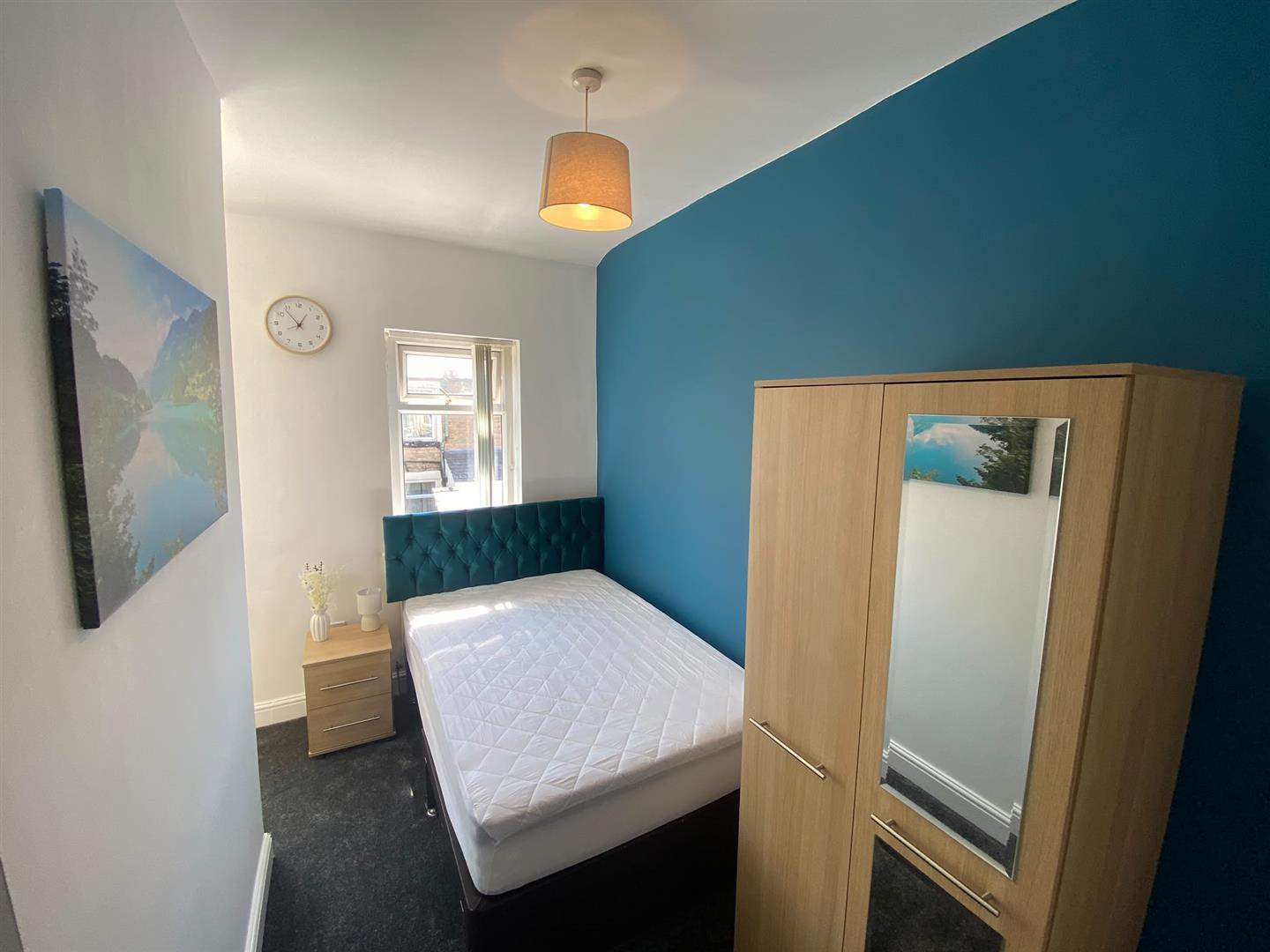 Room Prestwich Street in Burnley
