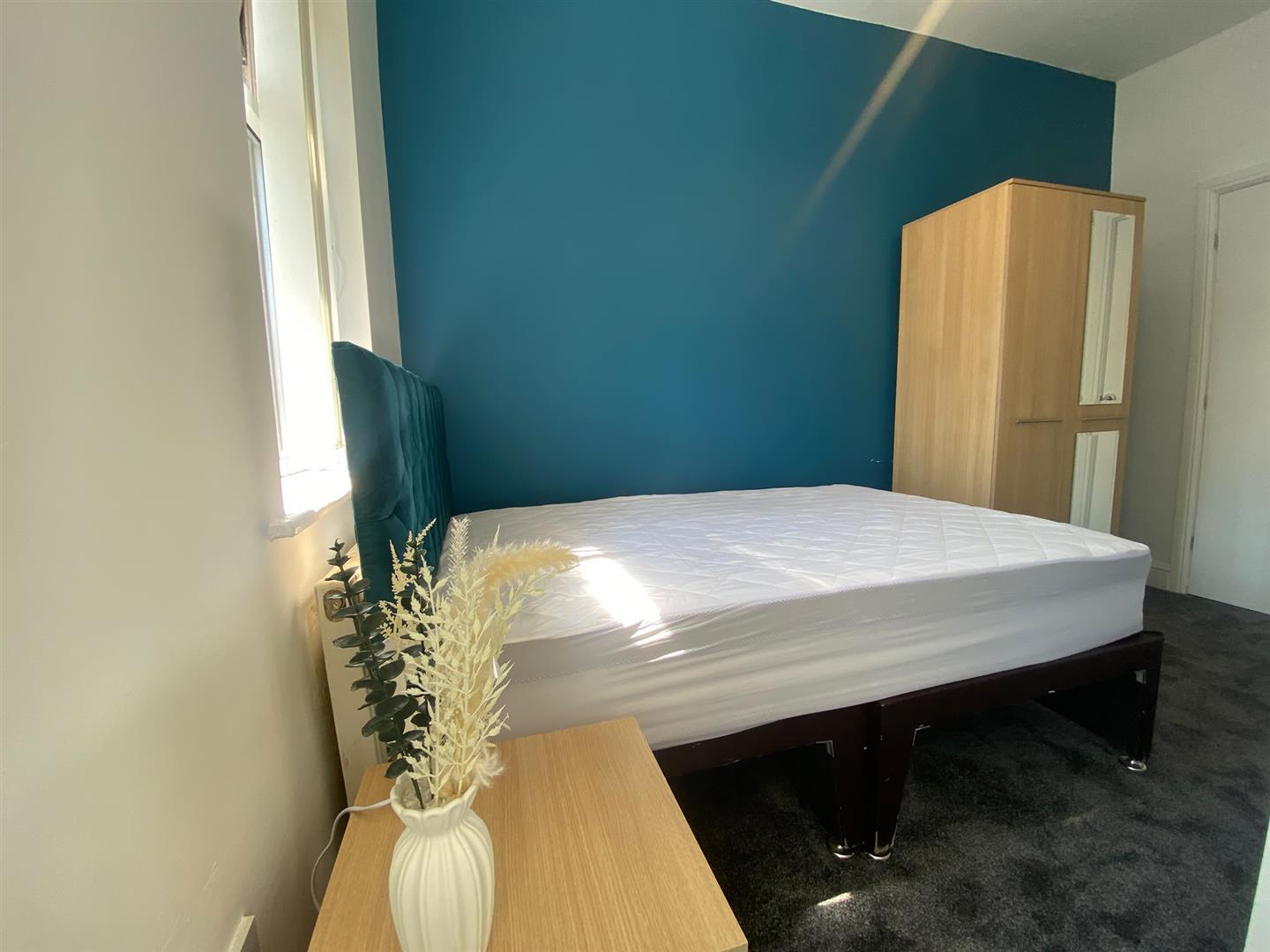Room Prestwich Street in Burnley