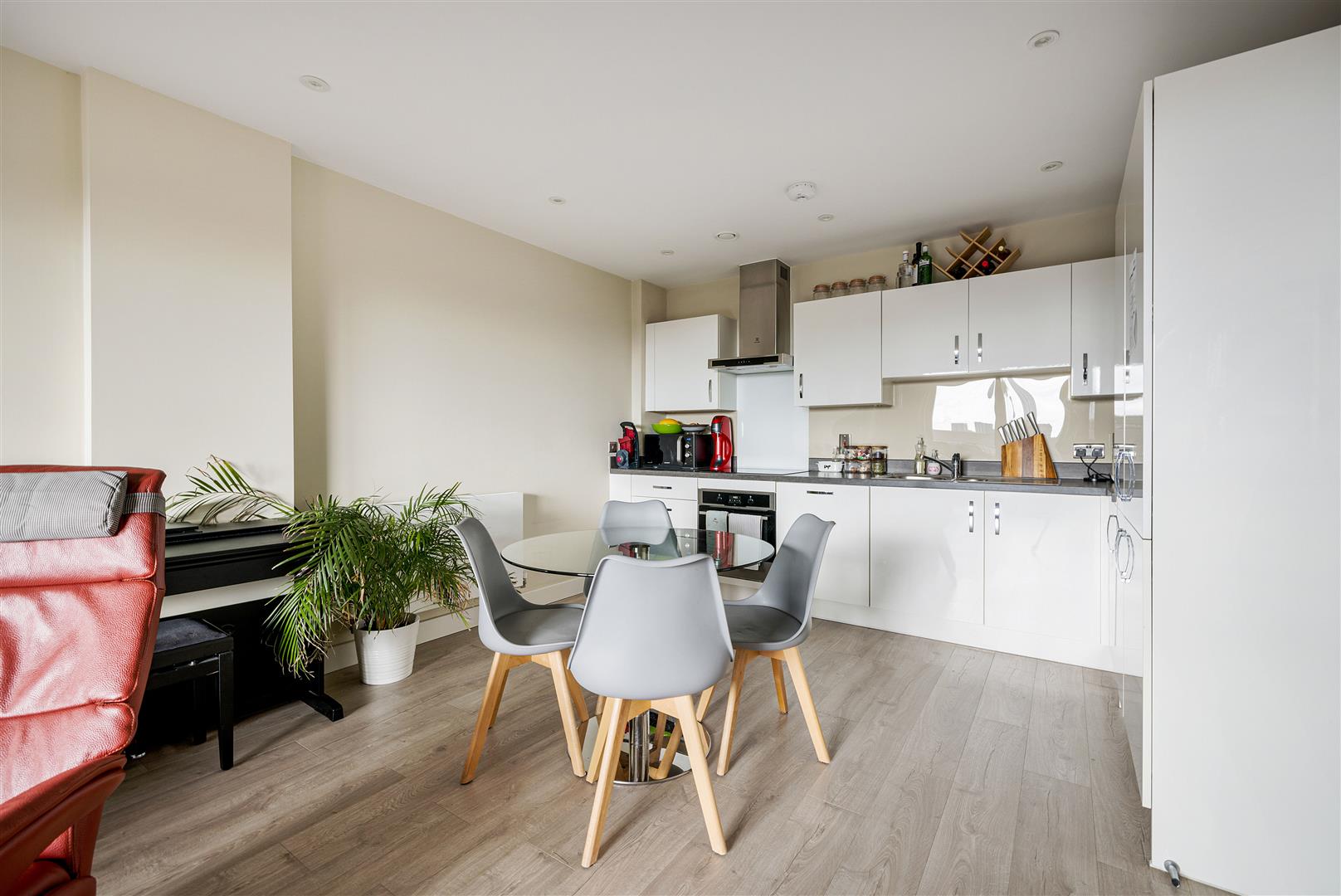 Flat Sutherland Road in Greater London