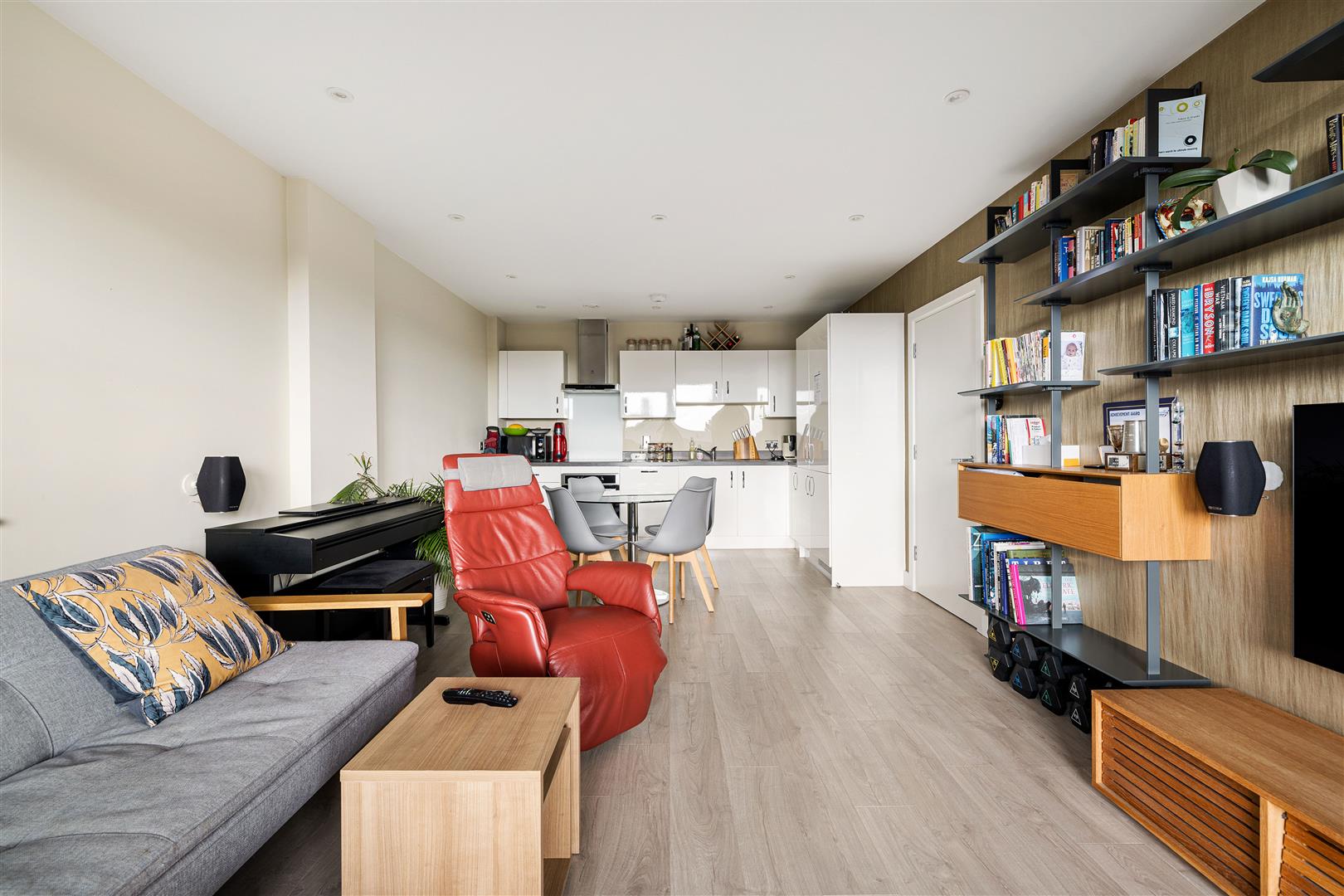 Flat Sutherland Road in Greater London