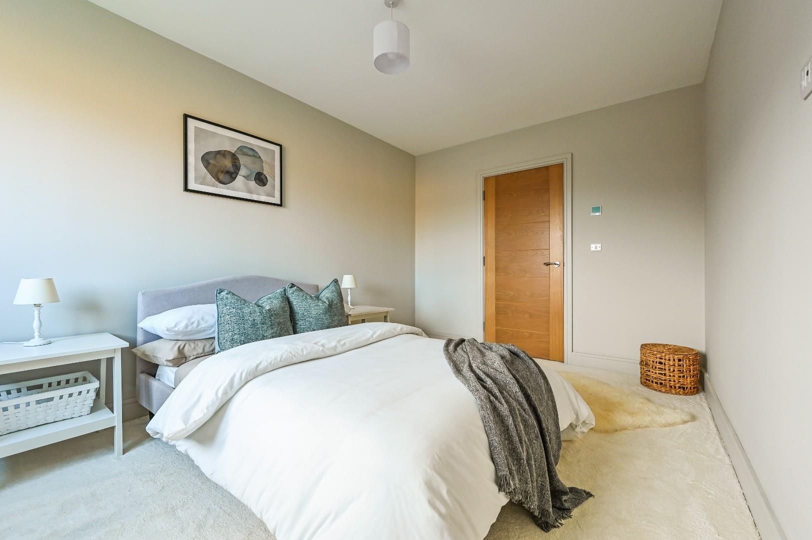Flat Salcombe Avenue in Portsmouth